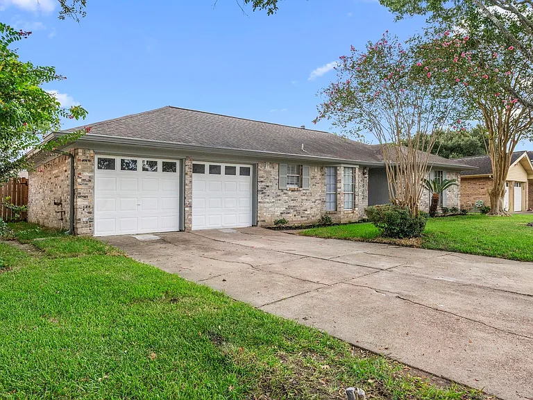 1923 Winding Creek Dr — Photo 4
