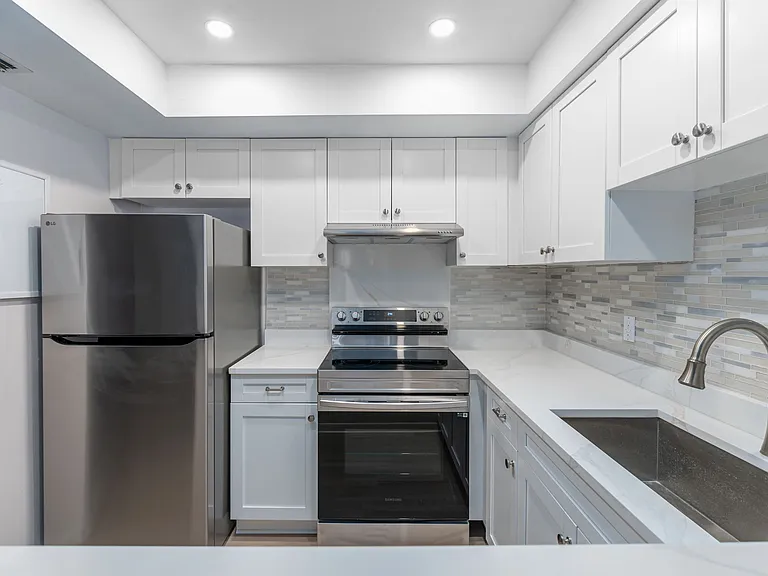 680 71st Ave #13 — Photo 9