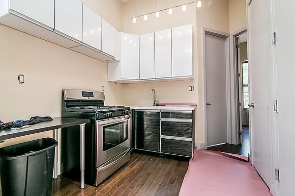 Rented by Nooklyn NYC LLC | media 27