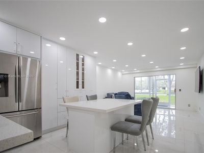 12850 SW 4th Ct APT 105I, Pembroke Pines, FL, 33027