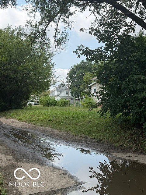 2nd image of 518 N Oakland Ave