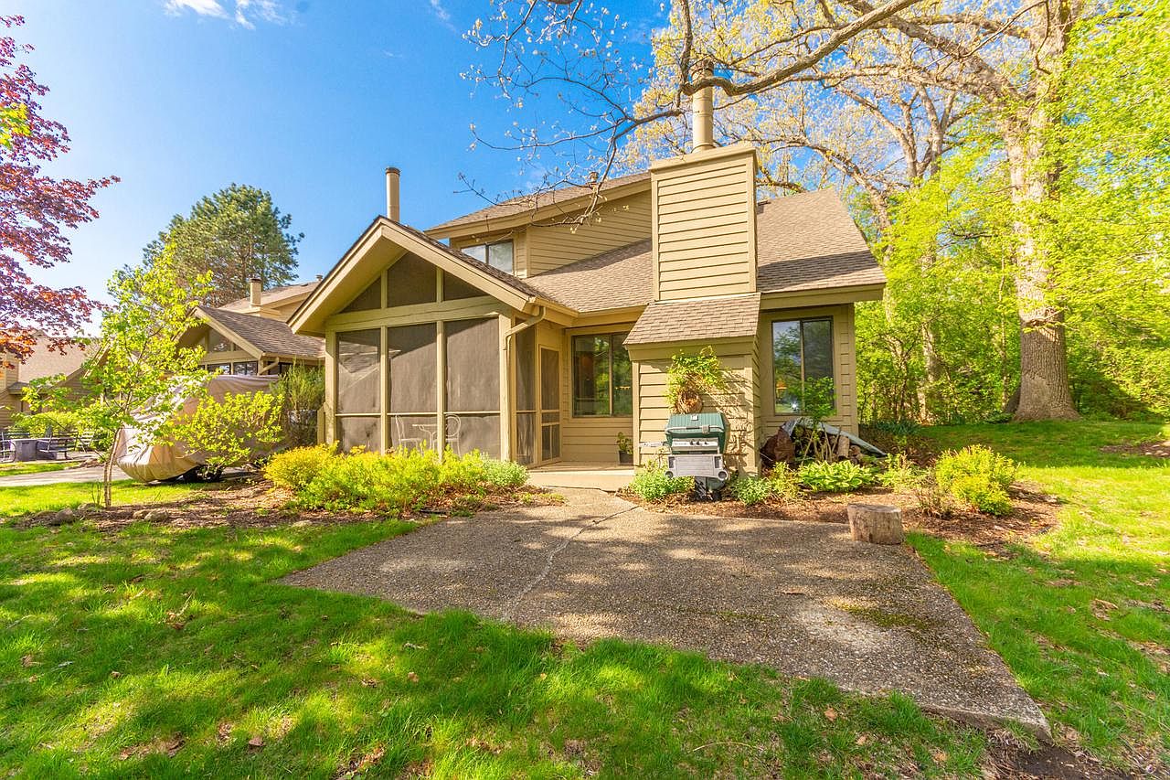 941 Duck Pond Rd, Fontana, WI 53125 Zillow