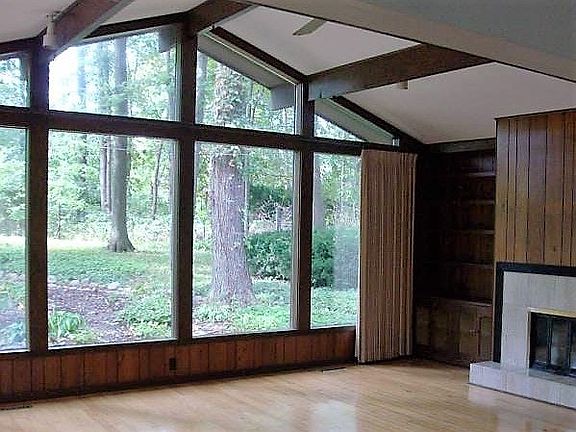 Great room with cathedral ceilings