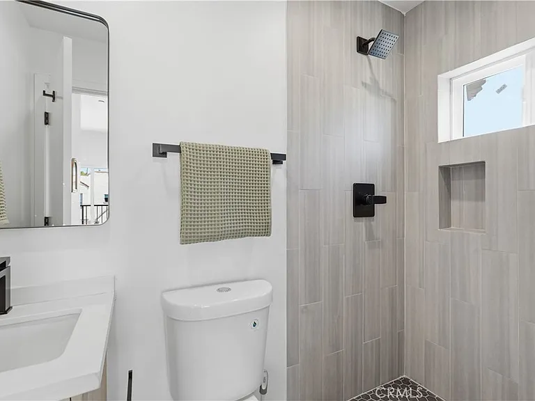 1428 S Cloverdale Ave — Photo 12