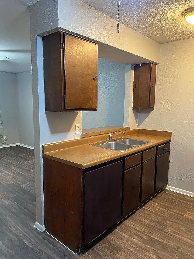 Spacious 1-Bedroom in Tobin Hill — Photo 1