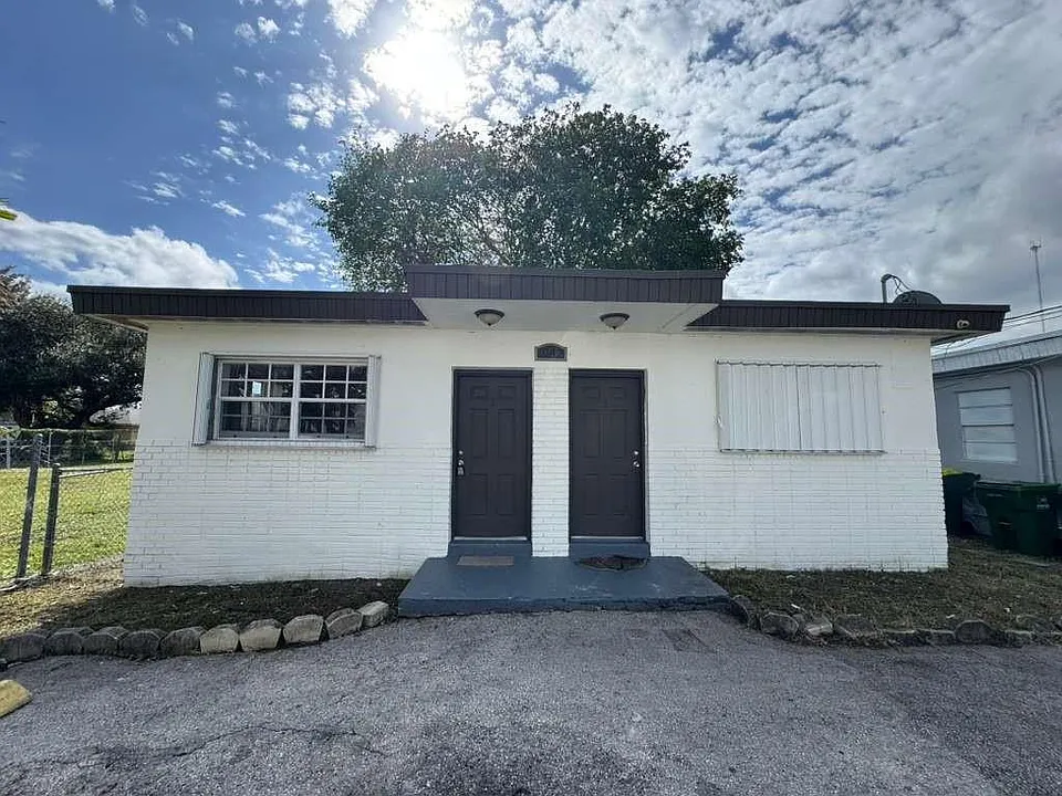 1042 Foster Rd #12