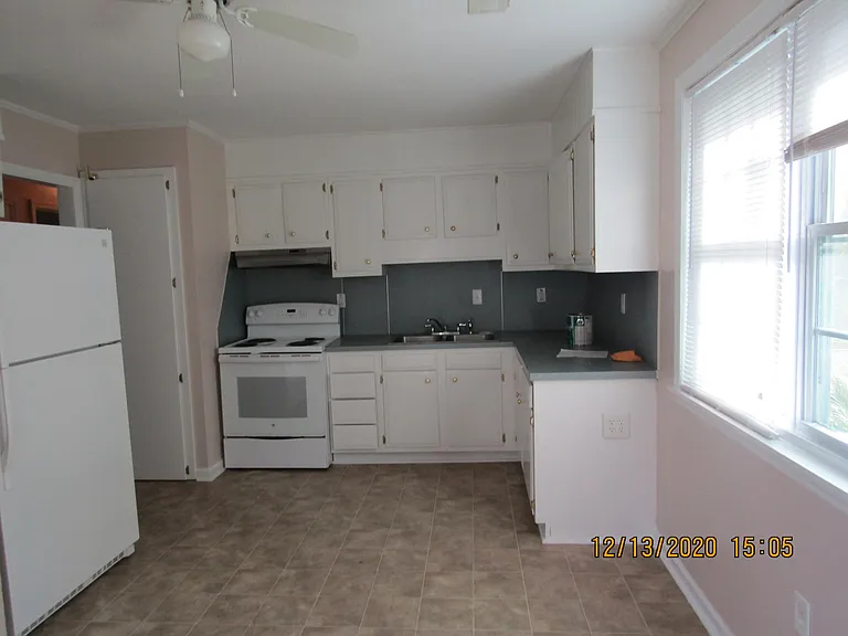 105 Bee St — Photo 2