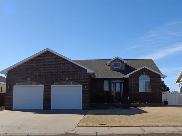 1403 Tallgrass Dr, Hays, KS 67601