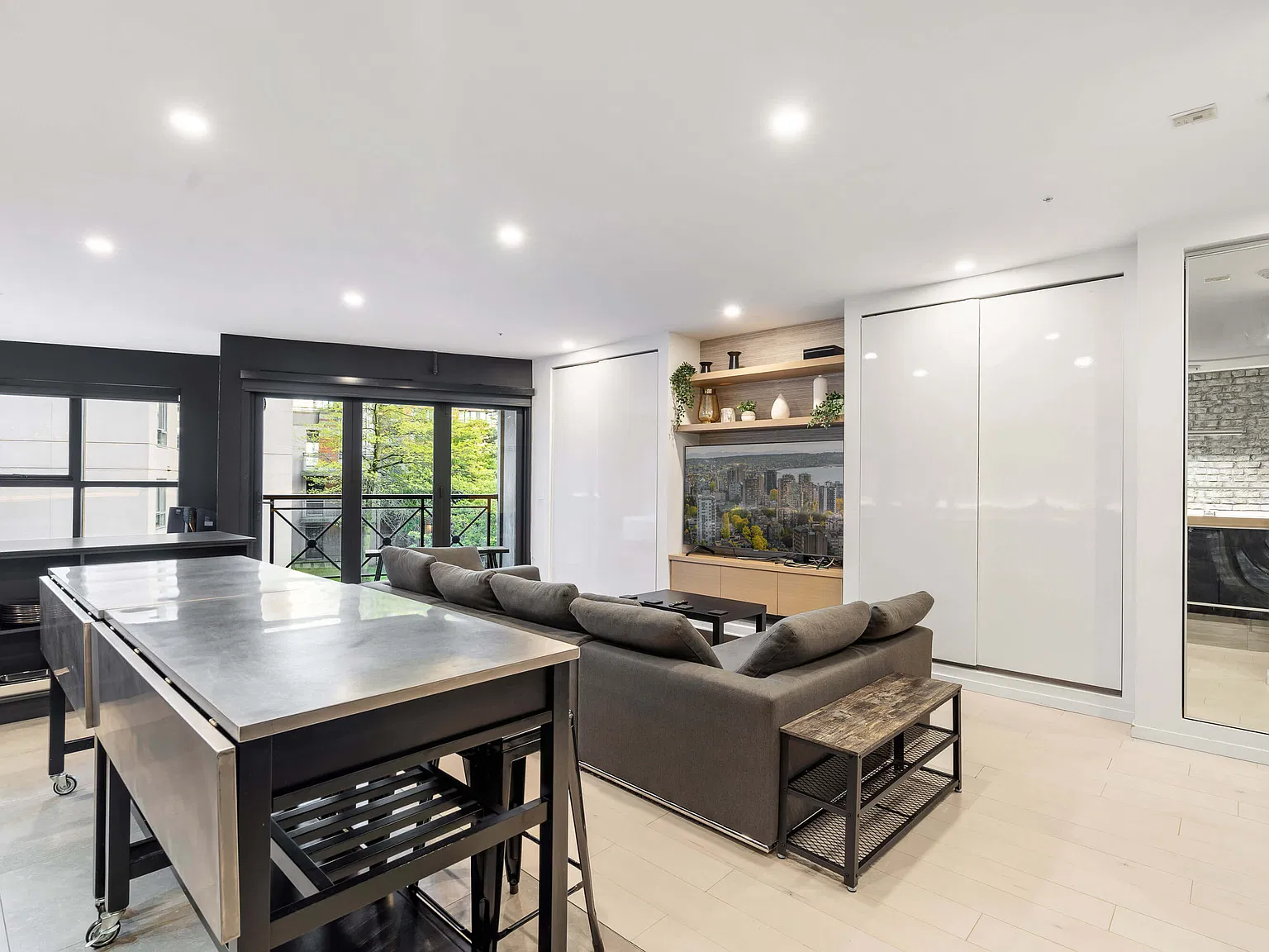 1 bed, 788 sqft, $3,650 — Photo 3