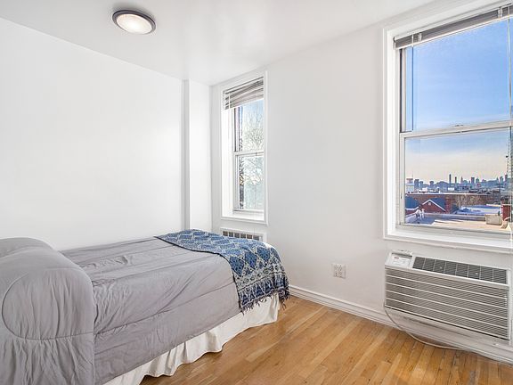 5th image of 50-15 39th St APT 4C
