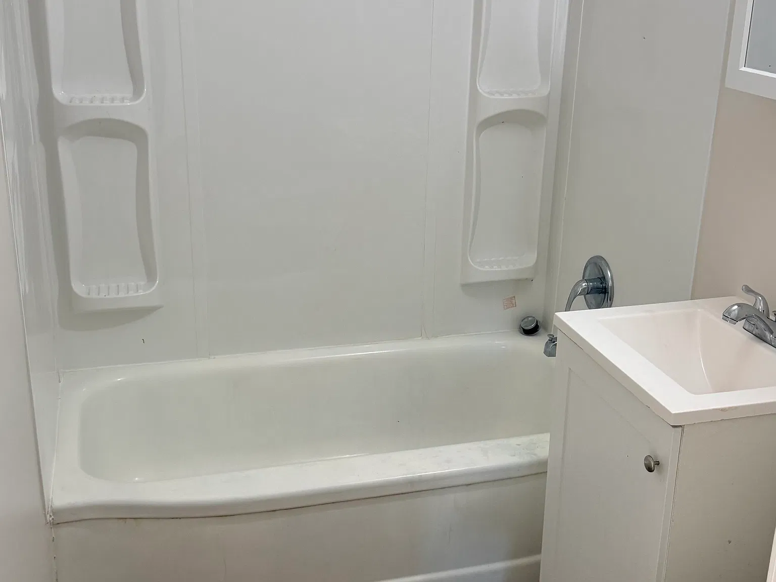 5 bed, 1392 sqft, $2,260 — Photo 4
