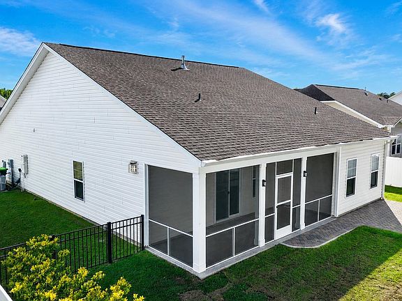 4th image of 143 Crabapple Dr.