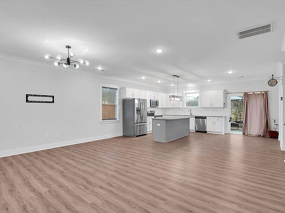 4th image of 33 Parker St