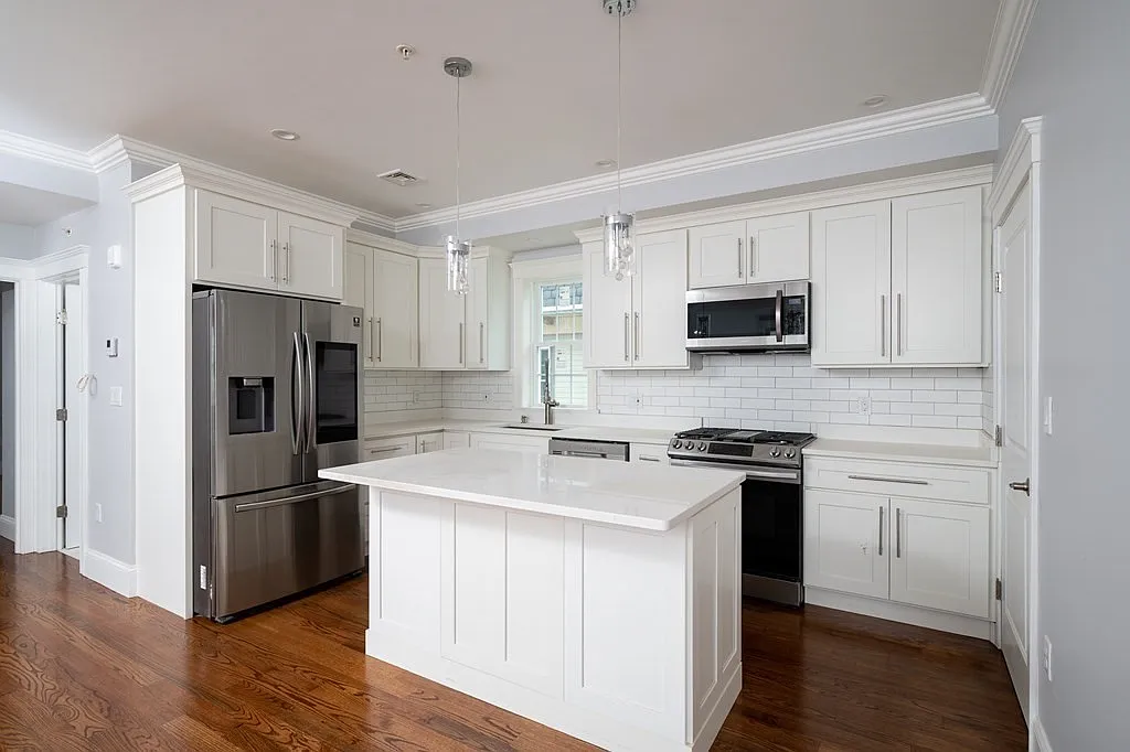 2 bed, 1015 sqft, $3,400 — Photo 1