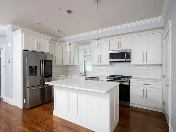 102 Neponset Ave #5, Boston, MA 02122