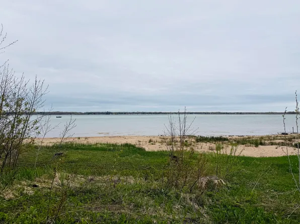 3770 S Westshore Dr, Sault Sainte Marie, MI 49783