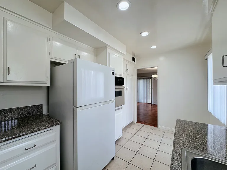 1218 Pine St #201 — Photo 12
