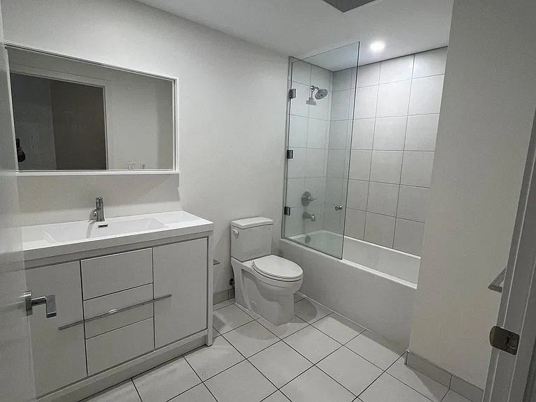 212 King William St #519 — Photo 18