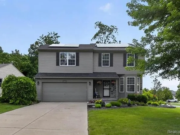 2718 Moosewood Dr, Waterford, MI 48329
