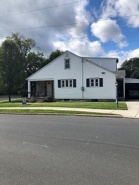 2nd image of 2200 Yale Ave