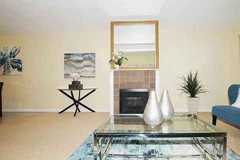 2 bed, 1095 sqft, $4,200 — Photo 2