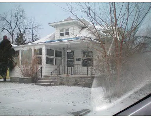 1021 E Altgeld St photo 1