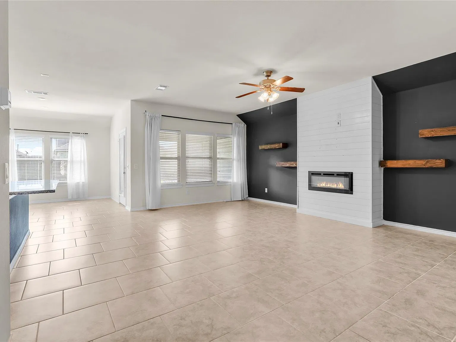 3 bed, 2.0 bath, 1743 sqft, $2,250 — Photo 3