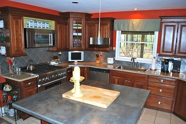 2nd image of 142 Sandy Ridge Rd