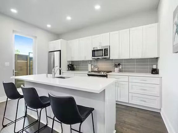 3rd image of 900 Bartholomew St #221