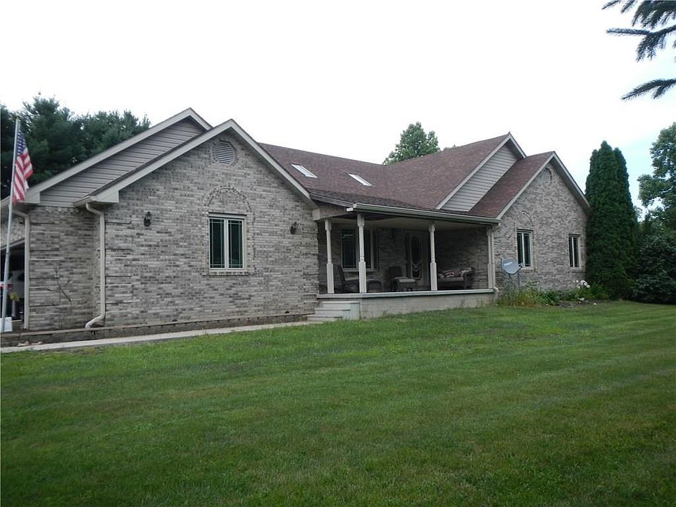 1st image of 301 W Railroad St