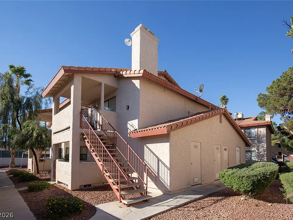 737 Rock Springs Dr #201