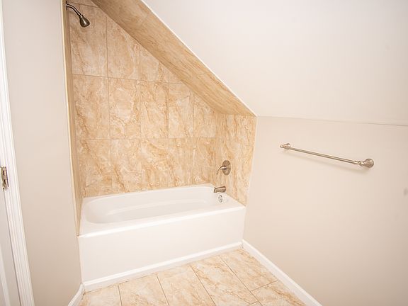 4th image of 5441 Nagel Ave
