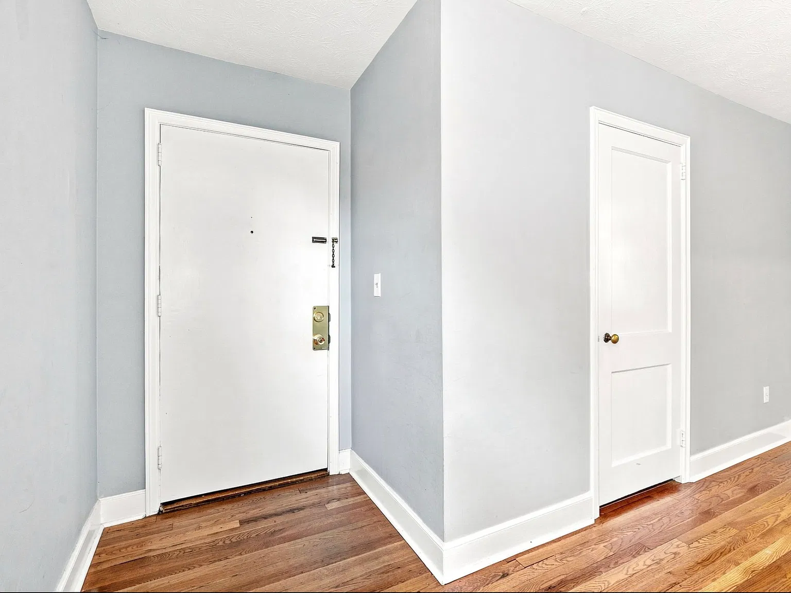 2 bed, 940 sqft, $1,325 — Photo 4
