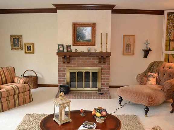 3rd image of 4931 Windridge Dr