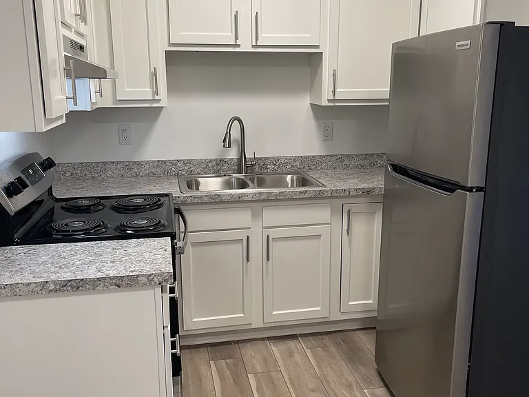 1020 E Main St #5 — Photo 1