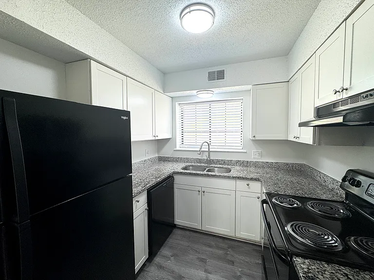 Piney Grove Townhomes — Photo 7