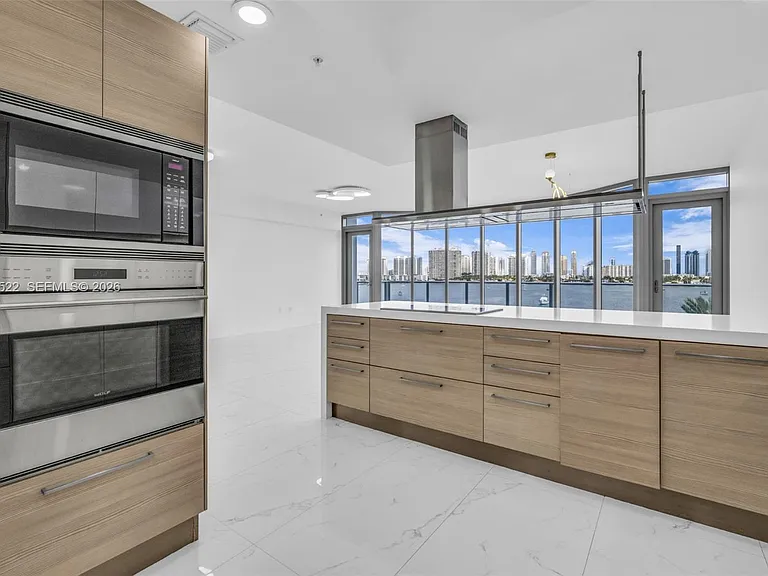 17111 Biscayne Blvd #411 — Photo 15