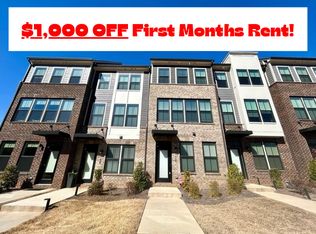 912 Broad River Ln, Charlotte, NC 28211