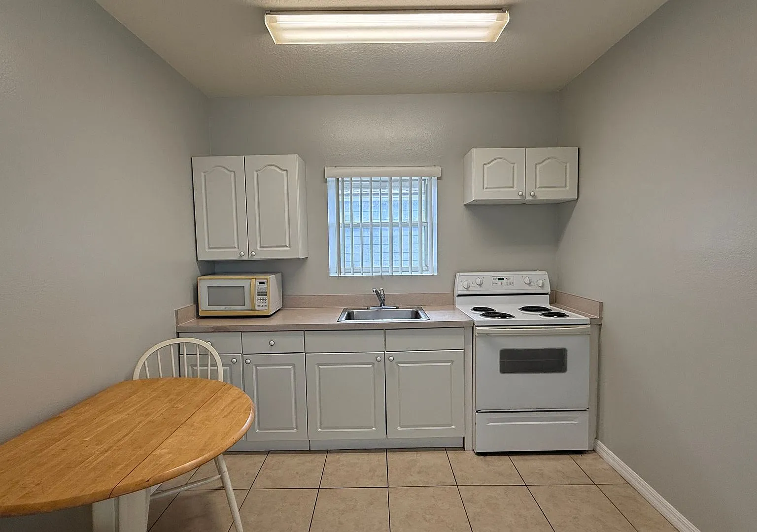 627 Orchid Dr — Photo 4