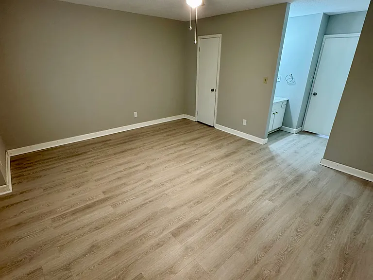 921 Nottingham Dr #13 — Photo 9