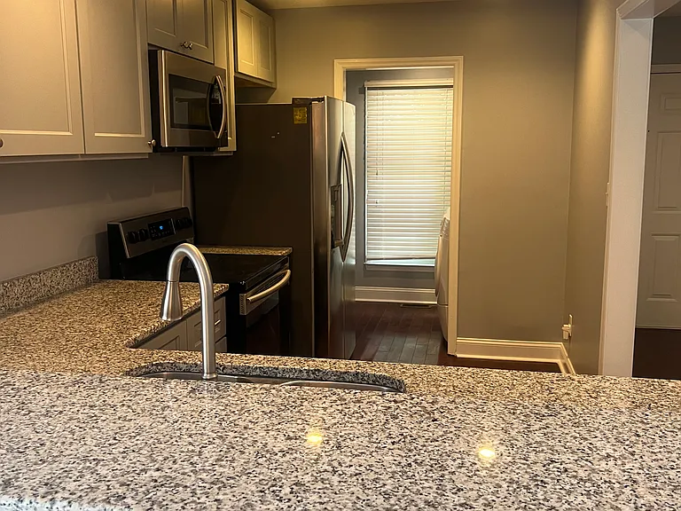 825 Edwards St #B — Photo 16