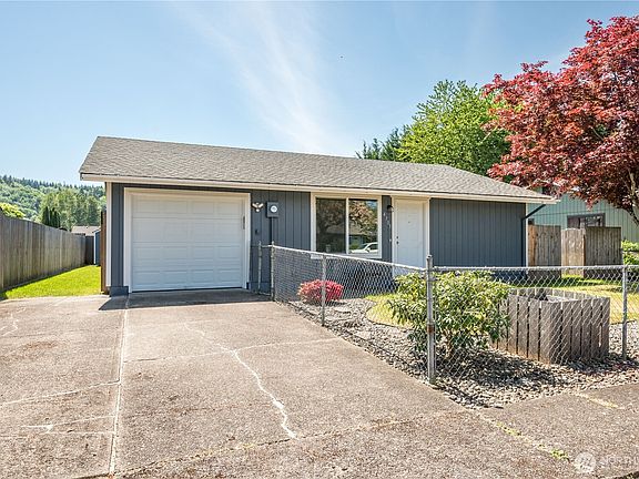 4th image of 4703 Merlin Street