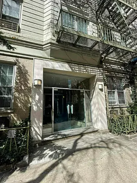 55 Perry Street — Photo 4