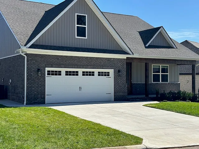 7850 Saddlebrooke Dr — Photo 2