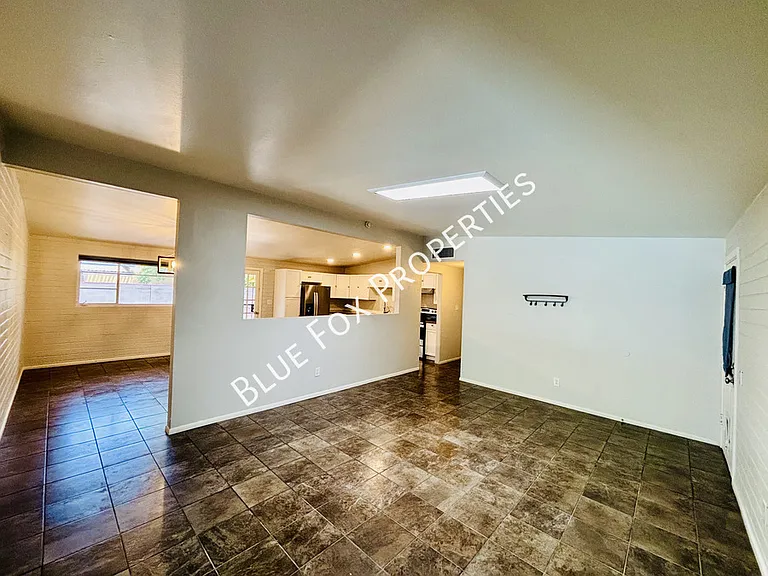 4355 E Glenn St — Photo 2