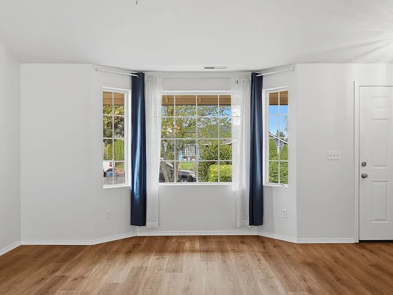 313 S Nectarine St — Photo 11