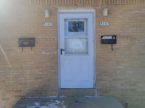 5101 W Lincoln Creek Dr, Milwaukee, WI 53218