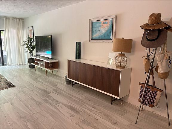 2nd image of 87200 Overseas Hwy APT O10