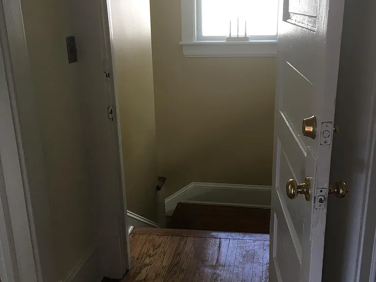 1336 Maple Ave SW #B — Photo 3