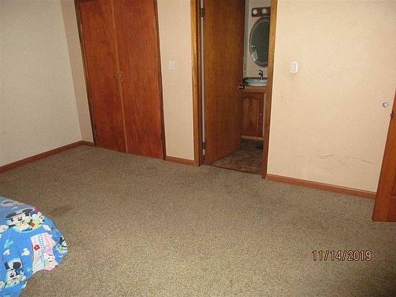 5th image of 720 E 12th St